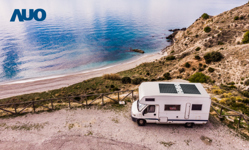 「可撓輕量化太陽光電板SunCurva」使用輕量特殊耐候型複合板取代傳統太陽能板的玻璃前板，不僅降低70%重量，每米平方僅3Kg；具有抗衝擊性能及通過電磁相容性測試，可應用於交通運輸工具，如露營車、遊艇等